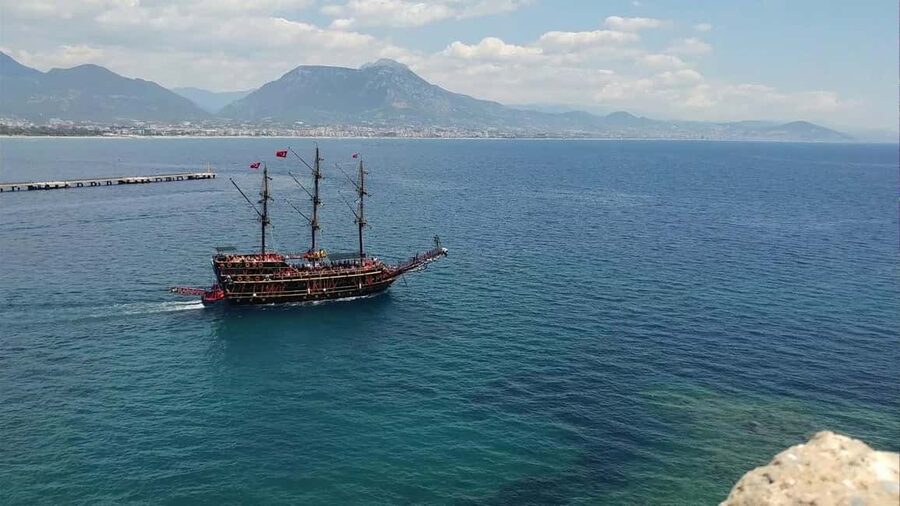 Alanya Barbossa Pirate Boat Tour with Soft Drinks Included - Cleopatra Beach Views: Photo Time Without the Crowds