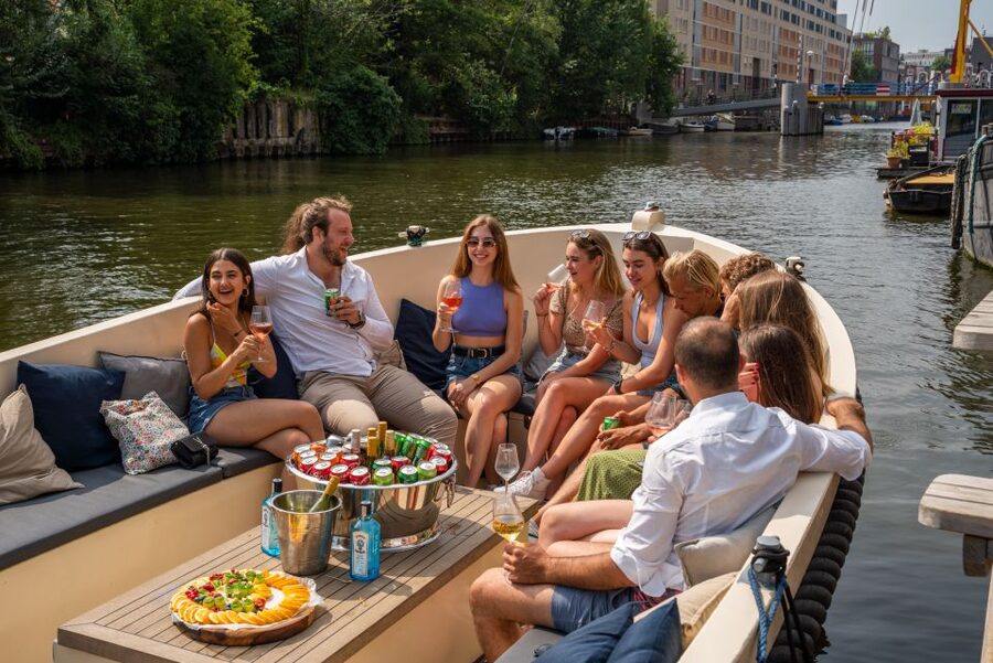 Amsterdam: Private Canal Booze Cruise with Unlimited Drinks - Price and value: is $265 per person worth it?