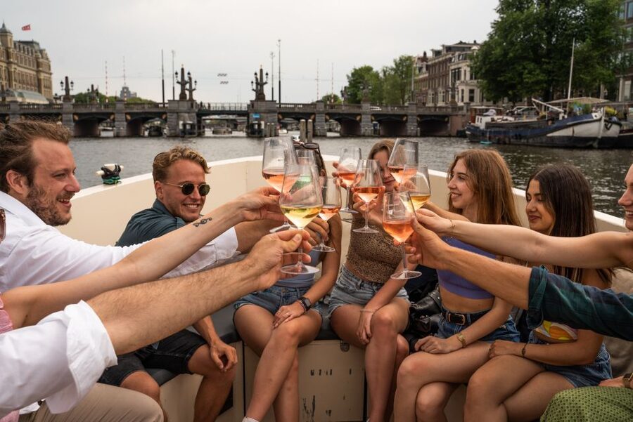 Amsterdam: Private Canal Booze Cruise with Unlimited Drinks - FAQ