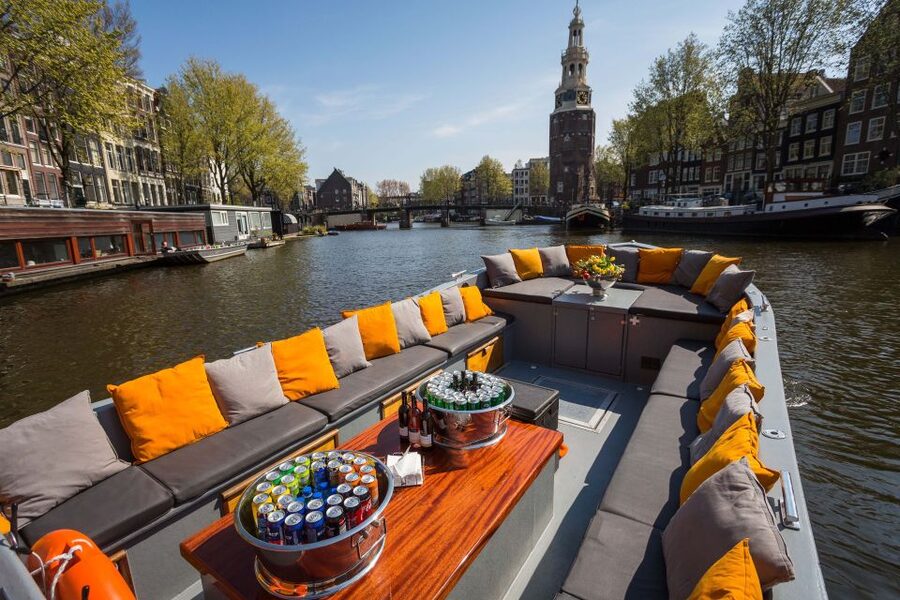 Amsterdam: Red-Light District Pub Crawl and Booze Boat Tour - How the crawl works: shots, doors, games, and a real route