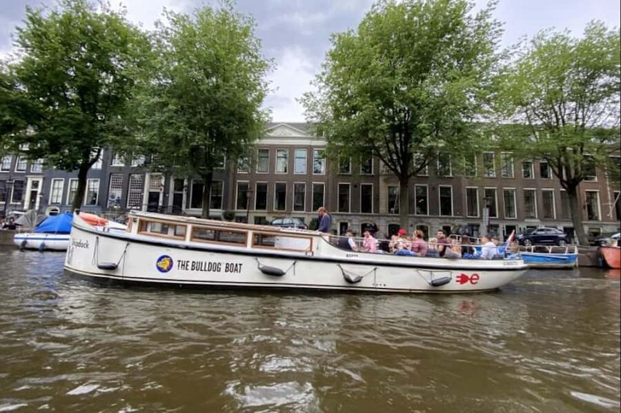 Amsterdam: The Bulldog Boat Smoke and Booze Cruise - Boat comfort on a half-open cruise: what to wear for 1 hour