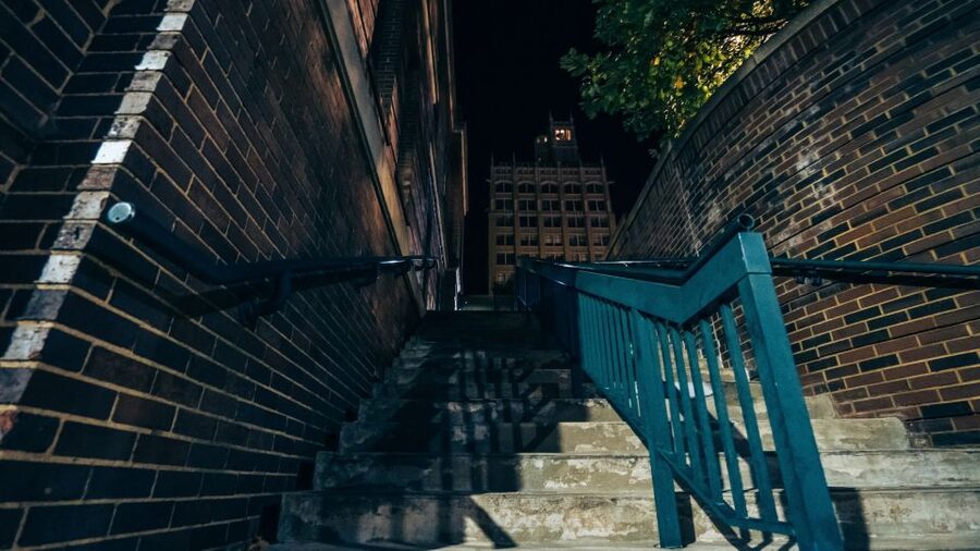 Asheville: Terrors, Boos and Booze Haunted Pub Crawl - If You’re Picking a Time: the 6 PM Sweet Spot