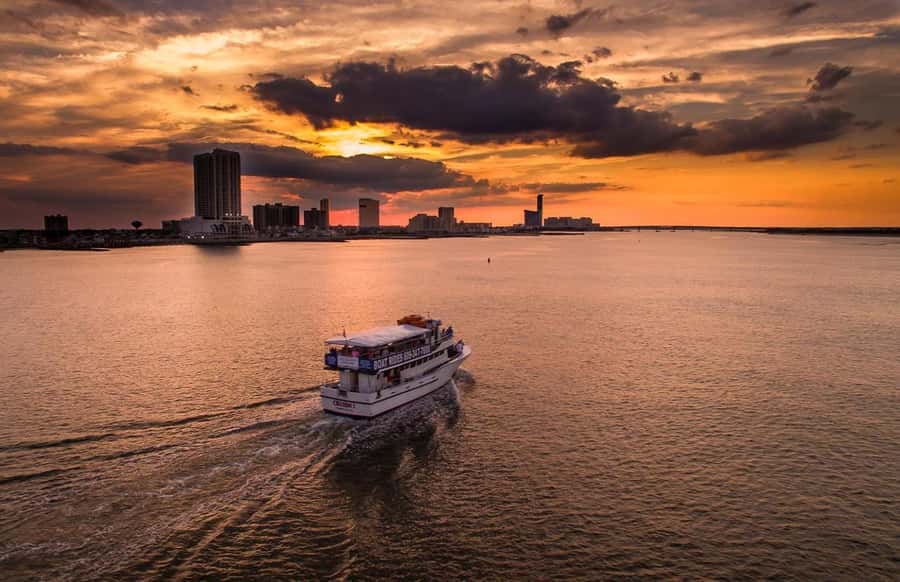 Atlantic City: Happy Hour Cruise - Choosing the Cruise & Cocktails Option (or Going Bar-First)