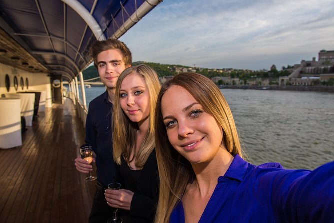 Booze Cruise Budapest Sightseeing Danube Cruise - Price reality check: $16.68 for 1 hour plus drinks