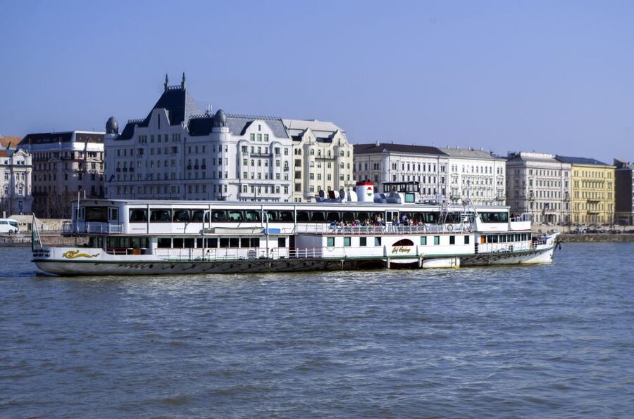 Budapest: 1 hr Sunshine Booze Cruise with Prosecco - Booking a one-hour Budapest Sunshine Booze Cruise: what it’s really like