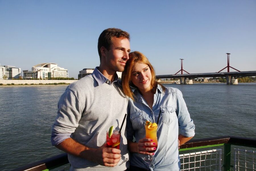 Budapest: 1 hr Sunshine Booze Cruise with Prosecco - Comfort, space, and the feel of the Gróf Széchenyi Ship