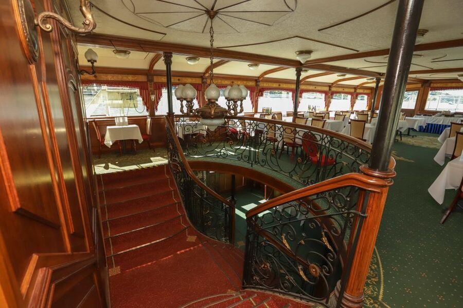 Budapest: 1 hr Sunshine Booze Cruise with Prosecco - Boarding at Akadémia Dock 2: the place to avoid confusion