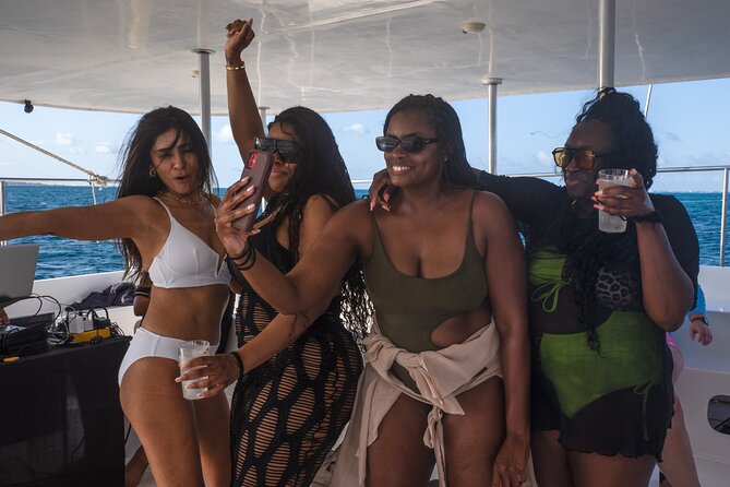 Catamaran Booze Party With Open Bar in Cancun - Boats up to 100 people: the social upside and the comfort tradeoff