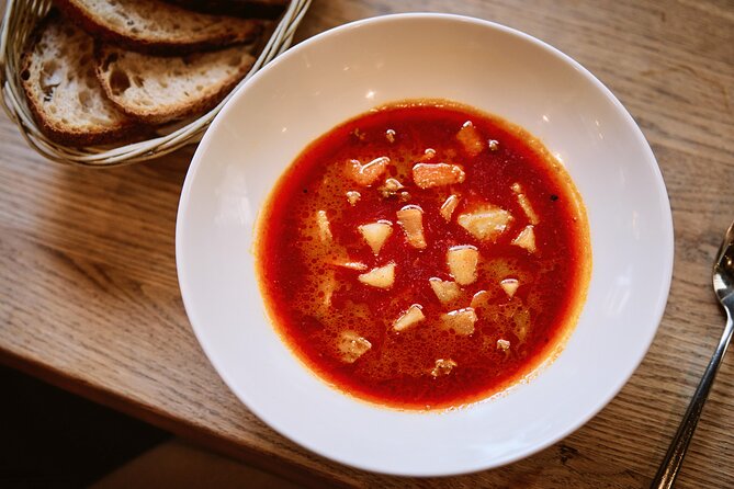 Central Budapest Food Walking Tour with Drinks Included - What you actually eat and drink on this tour