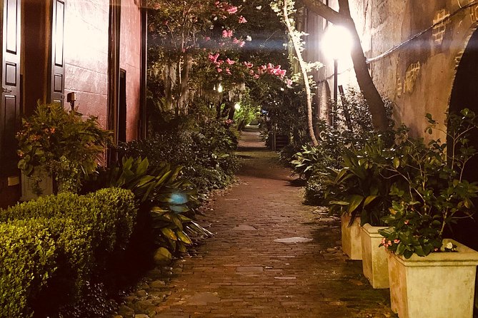 Charleston Haunted Booze and Boos Ghost Walking Tour - The bar crawl part: how drinks, timing, and vibes work