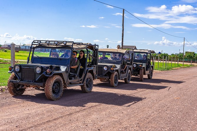 Countryside Sunset Jeep Tour with Drinks included - Phnom Krom for Sunset: Photo Spot, Rice Fields, and Drinks