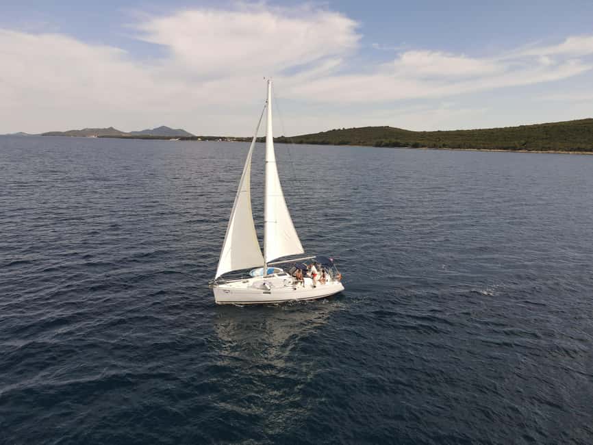 Elegant Day-Sailing Tour-Lunch&Drinks included - How the daily route works: two or three stops, adjusted for weather