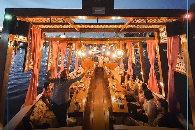 Elite Boats Tour in Cairo & Giza with Drinks Included - Qasr el Nil Bridge: classic Cairo detail you can spot quickly