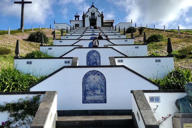 Full Day Jeep Tour Furnas with lunch (Cozido) and drinks included - Stop One: Caldeira das Furnas and the Thermal-World Vibe