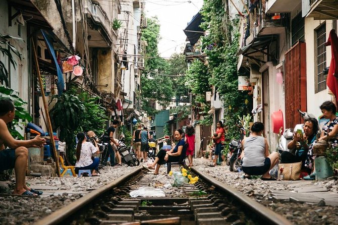 Hanoi city tour and drinking beside railway- group tour - Getting picked up: the 8:30 start that makes the day work