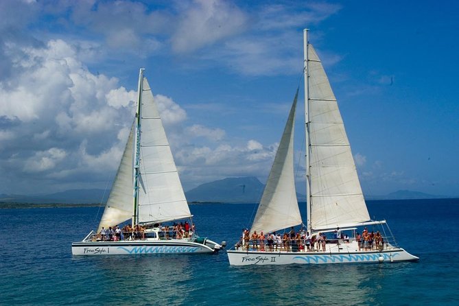 Happy Hour Party Boat With Snorkeling - Why a Happy Hour Party Boat Works So Well on the North Coast
