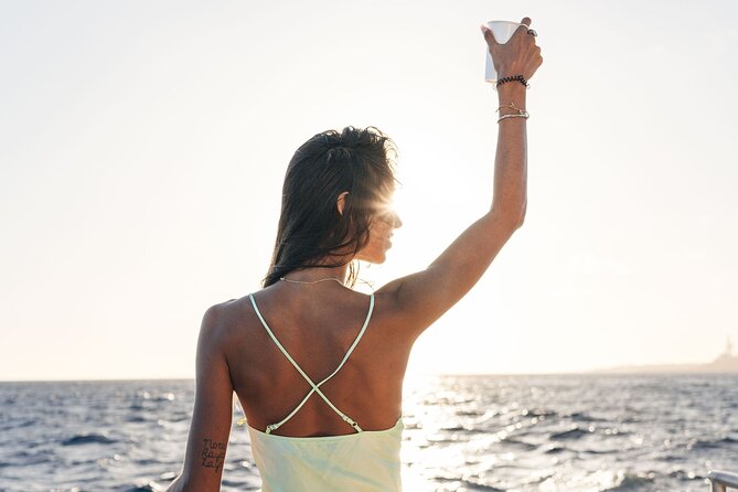 Happy Hour Sunset Cruise - Open bar and finger foods: what’s included and what to expect