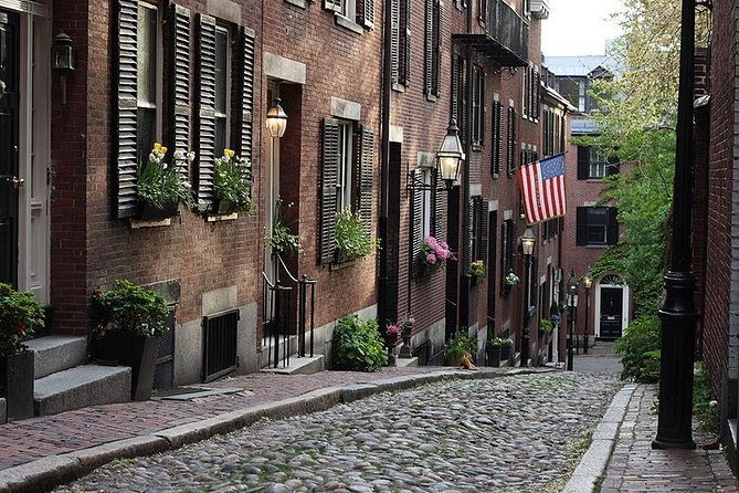 Haunted Boston Booze and Boos Ghost Walking Tour - The vibe: costumed guides, pub breaks, and small-group pace