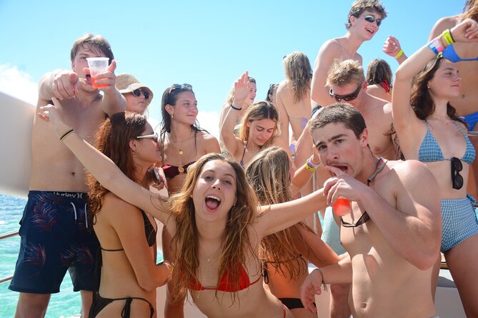 Hip Hop Party Boat Booze Cruise with Open Bar (Adults Only) - Drinks and the Open Bar: Rum, Vodka, Beer, and Strong Vibes