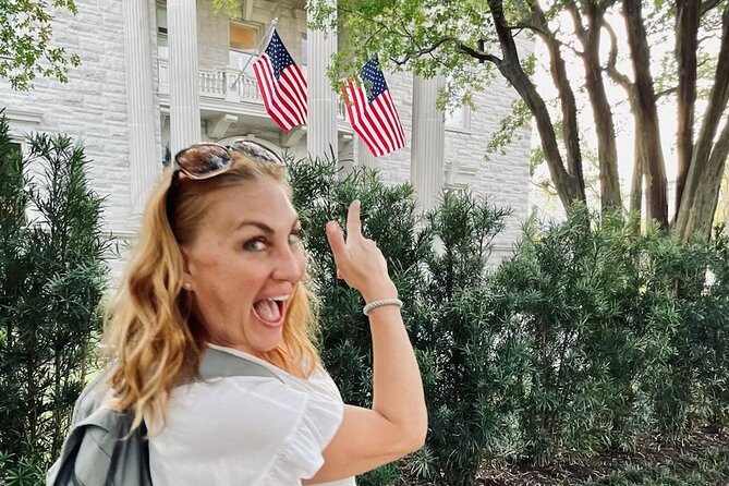 Historic Happy Hour - Colonial museum stop: a short way to connect details