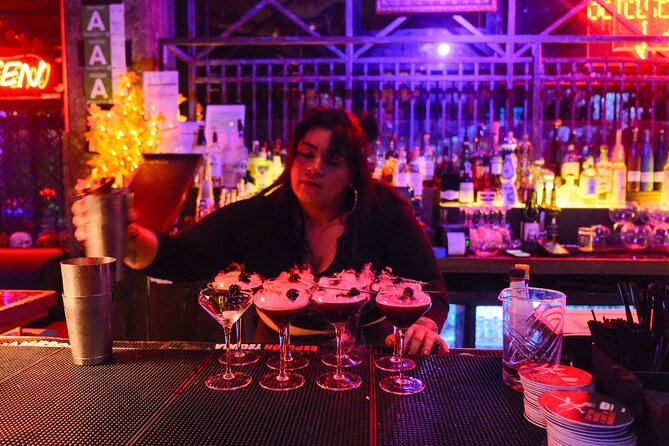 Hollywood Cocktails and True Crime Tour: 3 Drinks Included - Small group (up to 12): why it changes the experience