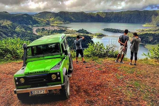 Jeep Tour Full Day Sete Cidades & Lagoa do Fogo with lunch and drinks included. - Quick Photo Stretch: Muro das Nove Janelas