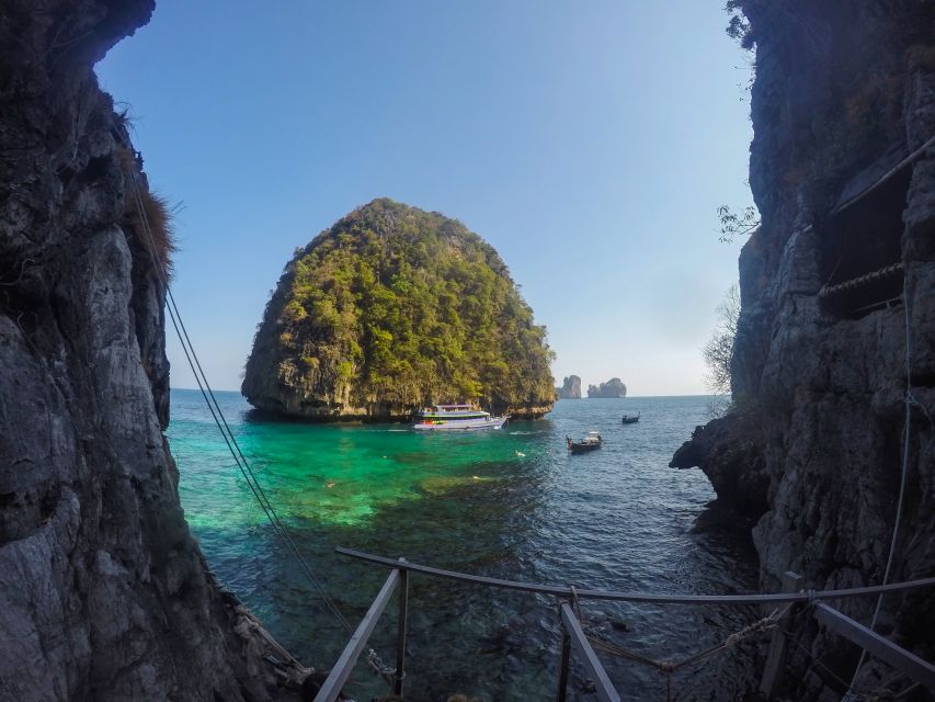 Koh Phi Phi: Captain Bob's Private Booze Cruise - Monkey Bay: Photo Stop to Controlled Monkey Viewing