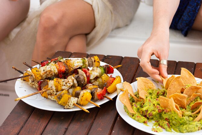 Laguna Grill - Private Boat with on-board BBQ and Drinks Included - Private boat BBQ in Bacalar: why this format works