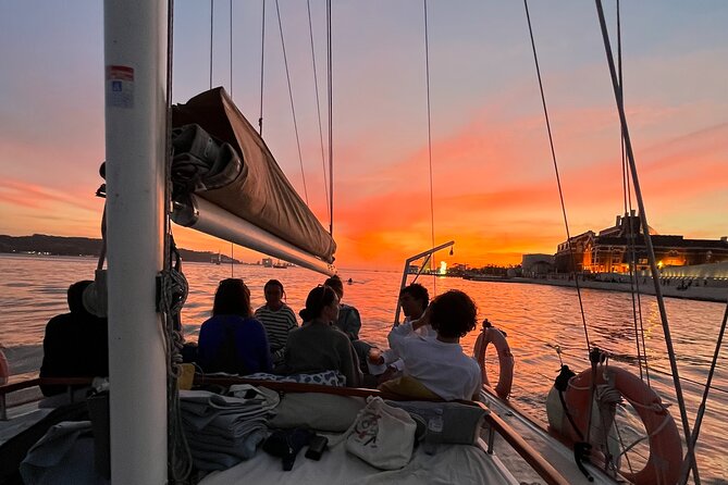 Lisbon Sunset Boat Cruise Tour With Drinks Included - Getting to the Dock: Where Lisbon Can Trip You Up