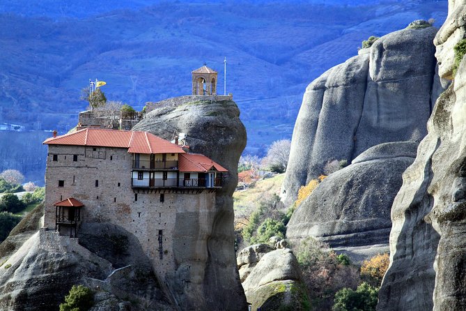 Meteora Monasteries Fully Private Day Tour with Great Lunch-Drinks Included - Time for Thermopylae: A 30-Minute Reset at Leonidas