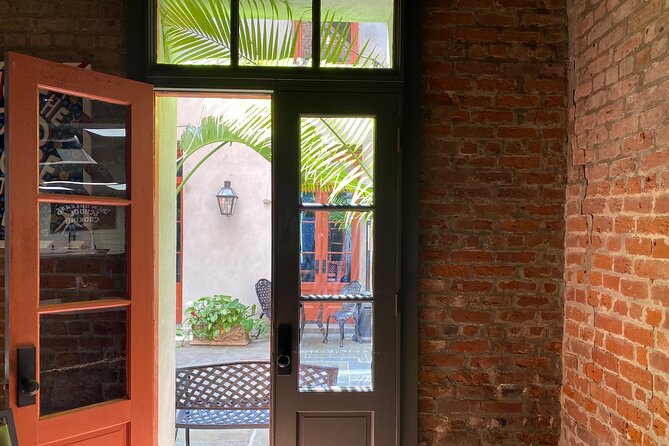 New Orleans Courtyard Cocktails: Happy Hour Mixology Class - Who should book this New Orleans courtyard cocktail class