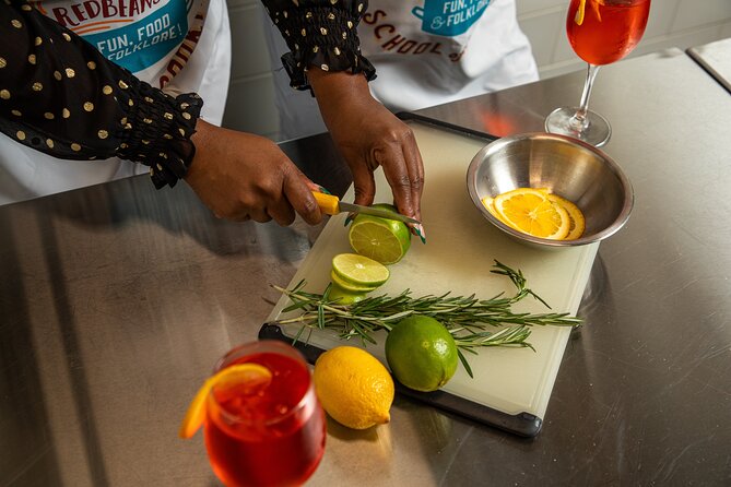New Orleans Courtyard Cocktails: Happy Hour Mixology Class - What the 90-minute New Orleans cocktail class really covers