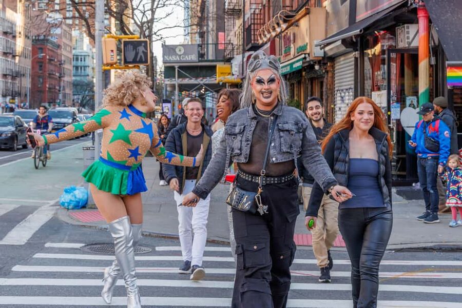 NYC: Drag Highlights - Bar Crawl & Show – Drinks Included! - Your local drag queen guide: the point of the whole night