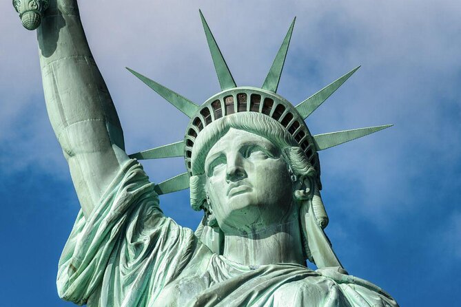 NYC Skyline lights Happy Hour and Cash Bar - NYC Harbor Happy Hour Cruise: What You’re Really Getting