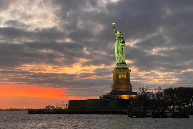 NYC Skyline lights Happy Hour and Cash Bar - Onboard Setup: Indoor Comfort, Outdoor Fun, and Where You’ll Actually Stand