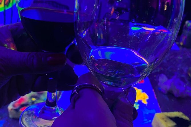 Paint a neon fluorescent picture while drinking unlimited wine - Neon fluorescent art in Valencia: what you’re really buying