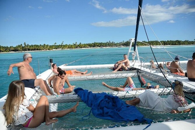 Party Boat Booze Cruise - Crucero con bebidas y Fiesta en Barco - Playa Matilde to Bávaro Stops: How the Time Is Filled
