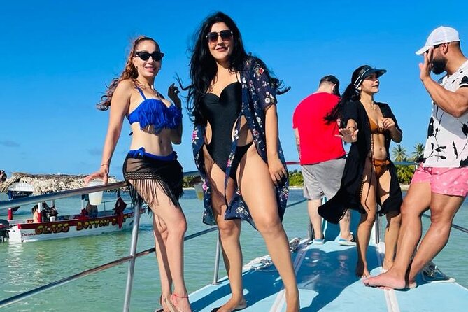 Party Boat Booze Cruise - Crucero con bebidas y Fiesta en Barco - Snorkeling Near Caribbean Reefs: Gear Provided and a Guided Push