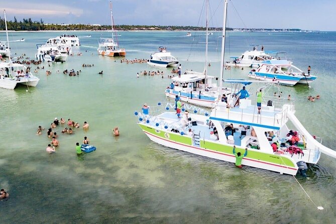 Party Boat Booze Cruise - Crucero con bebidas y Fiesta en Barco - The Cruise Along Bavaro’s Coast: Views Plus a Party-Friendly Pace