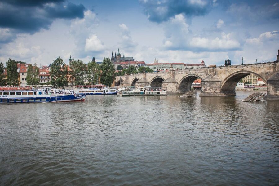 Prague: Afternoon Beer Cruise with Drinks Included - Drinks included on board: beer, wine, or soft drinks