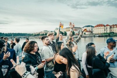 Prague: Booze Cruise with Open Bar and Duplex Entry - Your 2-Hour Cruise Plan: What Actually Happens Onboard