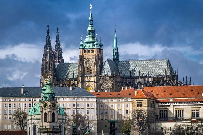 Prague Castle and Pubs Tour with Drinks Included - Key highlights at a glance