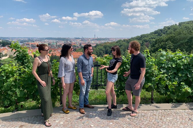 Prague Castle and Pubs Tour with Drinks Included - Entering the Castle grounds: Presidential Palace and St Vitus Cathedral highlights