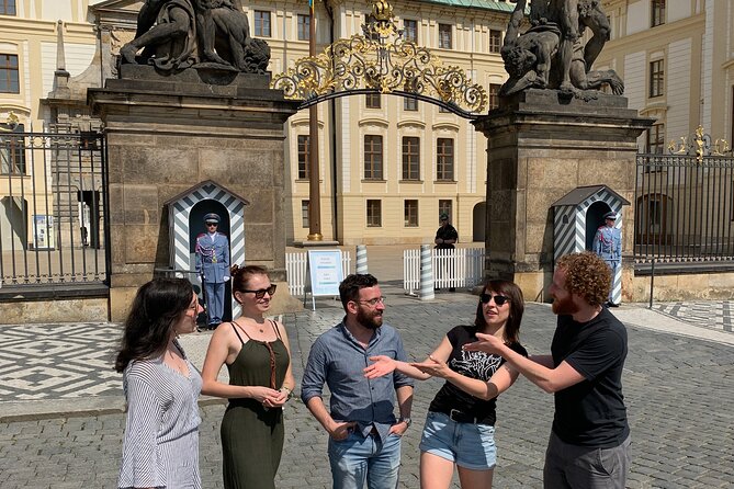 Prague Castle and Pubs Tour with Drinks Included - The downhill return to Malá Strana and the final hidden bar