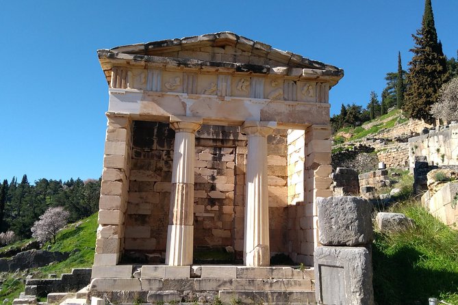Private Delphi and Hosios Loukas Monastery - Great Lunch and Drinks Included - Private Athens pickup to Delphi: the value of not sharing the car