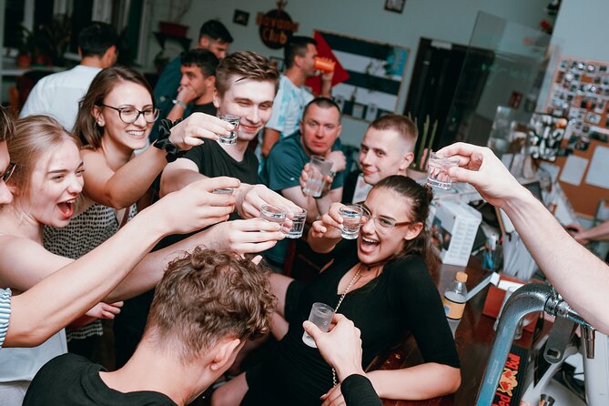 Pub Crawl + Unlimited Drinks + VIP entry + Drinking Games & Photographer - Meeting at Rynek Główny 4: Start Time and Your First Move