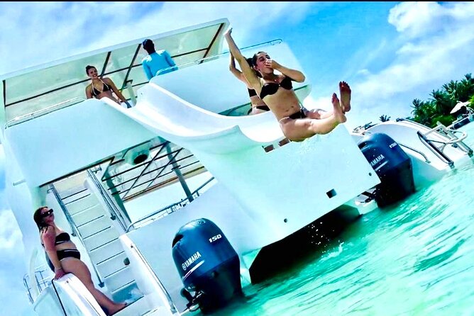 Punta Cana Booze Cruise, Snorkeling, Bar Entertainment Open Bar - Bávaro Beach Natural Pool: Where the Party Boats Meet