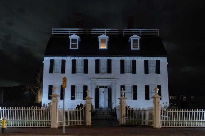 Salem Booze and Brews Haunted Pub Crawl by US Ghost Adventures - Meeting at East India Square: how to stay with the group