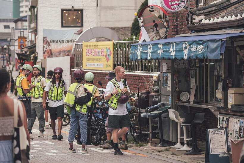 Seoul: Afternoon Ebike tour and "Happy Hour" food and drinks - Ikseon-dong’s alleys: the place that feels made for an afternoon