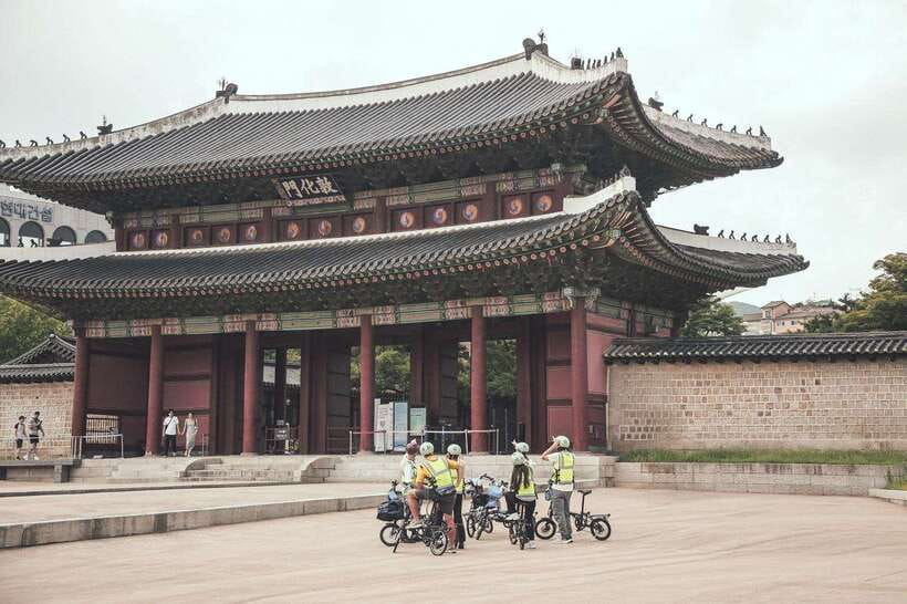 Seoul: Afternoon Ebike tour and "Happy Hour" food and drinks - House of Baek Inje: why this stop lingers